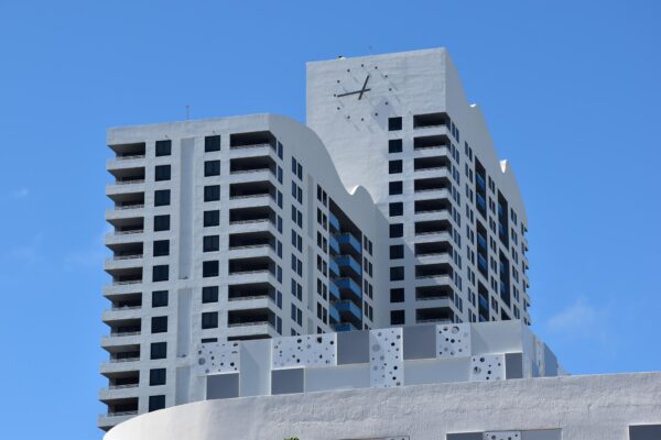 Monumental Clock - Waverly at South Beach