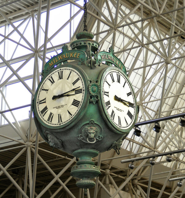 Close-up of post clock face with "F1" hands and "FS" at Milwaukee Airport