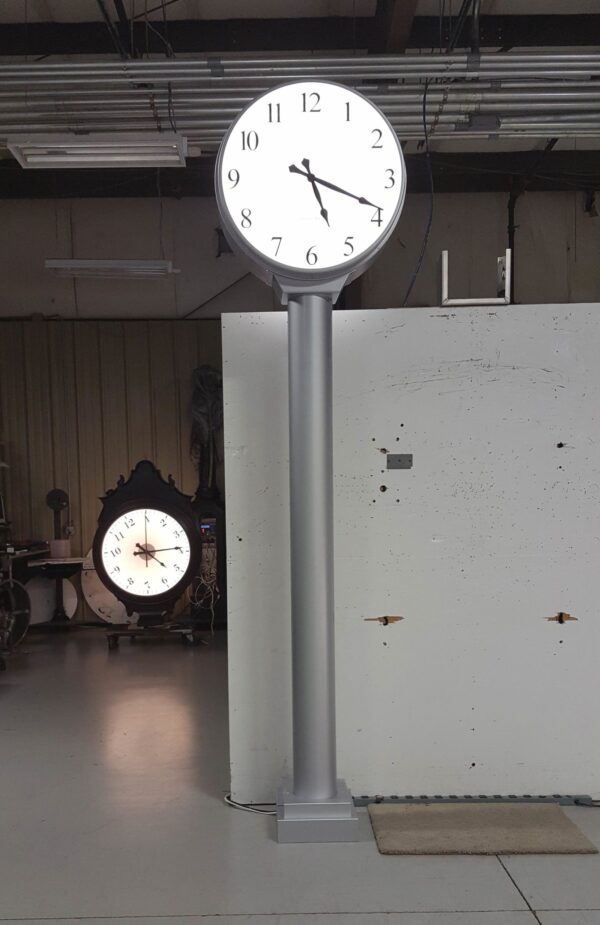 Post Clock, Modern Design