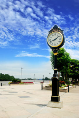 Street-Clock-Installation-Thailand